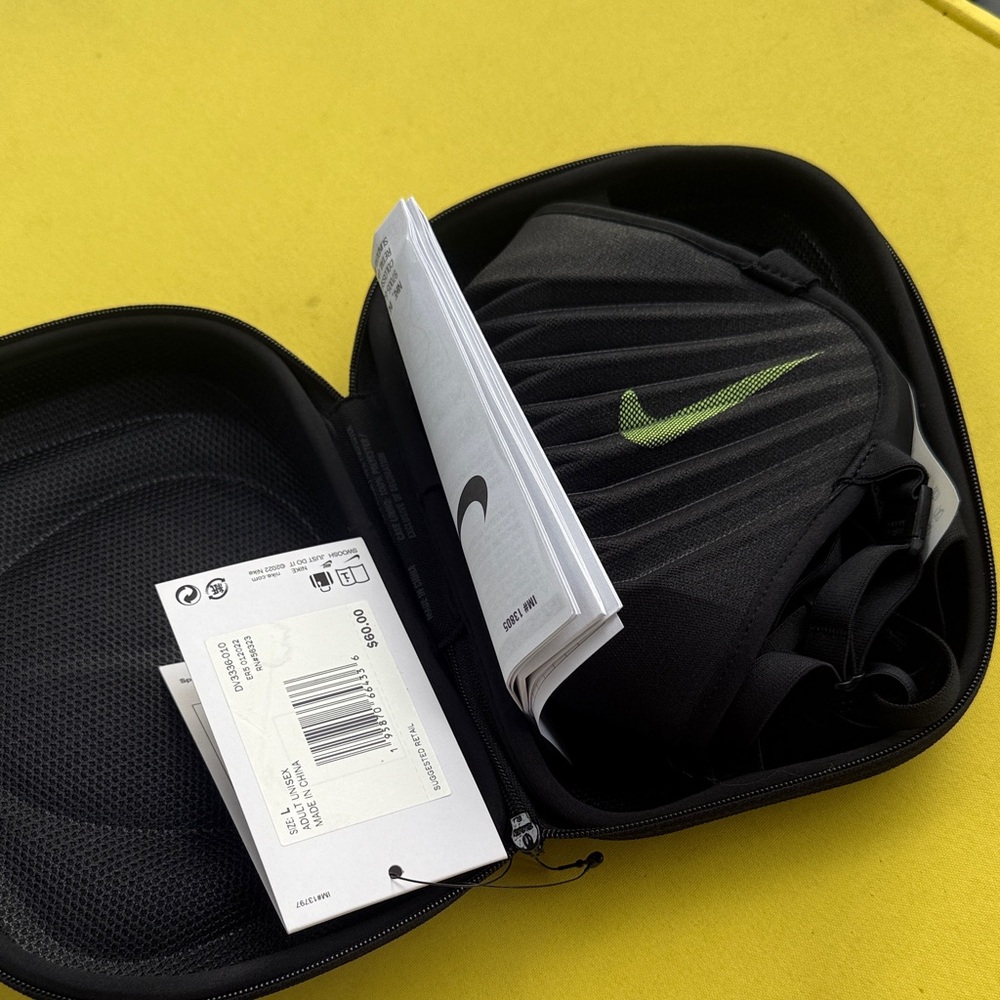 NIKE Venturer Sport Performance Mask